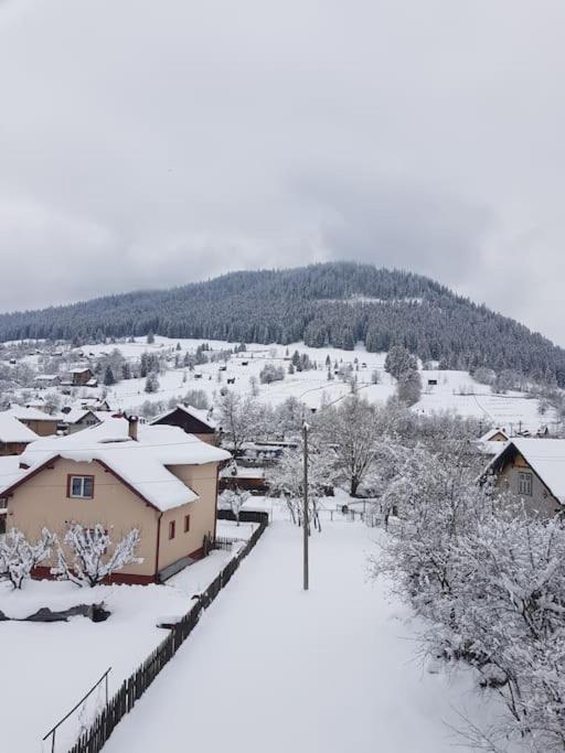 Apartmán Garsoniera Emilia Câmpulung Moldovenesc Exteriér fotografie